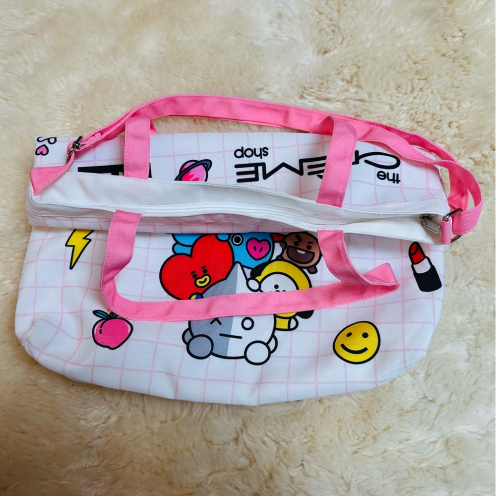 NWOT BT21 The Crème Shop BTS K-POP Summer Beach Pink/White Tote Bag - Picture 5 of 8